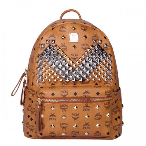 MCM Mochila mediana con tachuelas delanteras Stark MC4238 Trigo