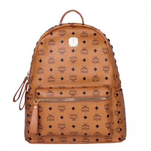 MCM Mochila mediana con tachuelas MC4232 Trigo