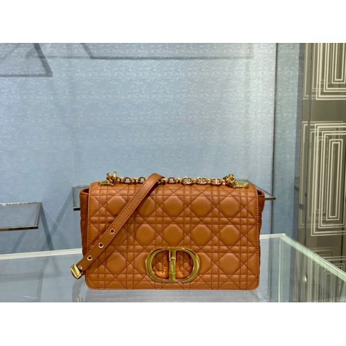 BOLSO MEDIANO DIOR CARO Piel de becerro Cannage suave M9242 marrón