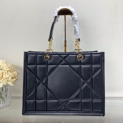 BOLSO TOTE MEDIANO DIOR ESSENTIAL Piel de becerro M8721 NEGRO