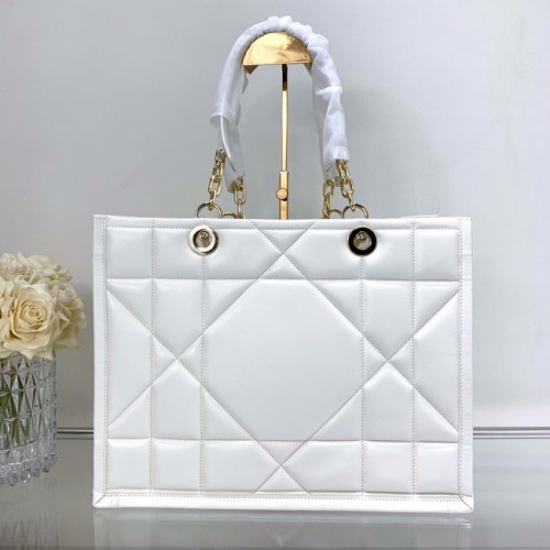 BOLSO TOTE MEDIANO DIOR ESSENTIAL Piel de becerro M8721 BLANCO