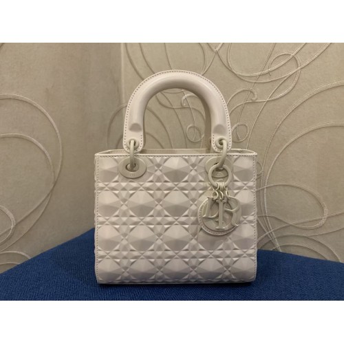 BOLSO MEDIANO LADY DIOR Piel de becerro Cannage C2813 blanco
