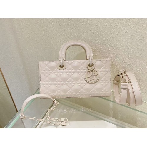 BOLSO MEDIANO LADY DIOR Piel de cordero Cannage C2811 CREMA
