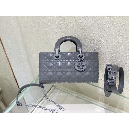 BOLSO MEDIANO LADY DIOR Piel de cordero Cannage C2811 gris