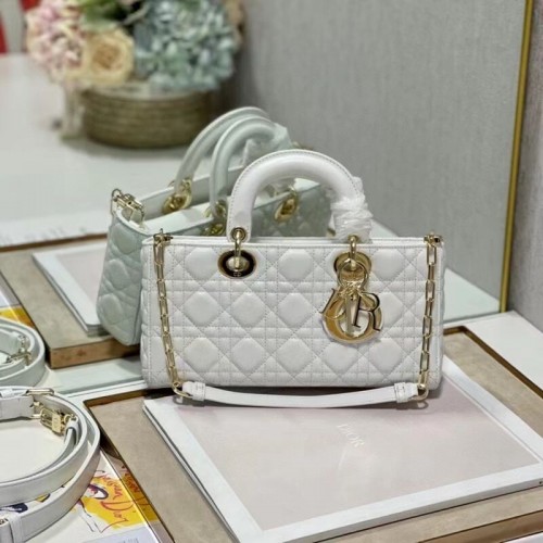 BOLSO MEDIANO LADY DIOR Piel de cordero Cannage C2820 blanco