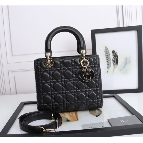 BOLSO MEDIANO LADY DIOR Piel de cordero Cannage M0565E negro