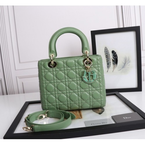 BOLSO MEDIANO LADY DIOR Piel de cordero Cannage M0565E verde