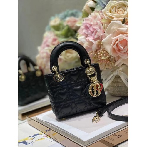 BOLSO LADY DIOR MICRO DIORAMOUR Piel de cordero Cannage negra con motivo de corazón S0856ON