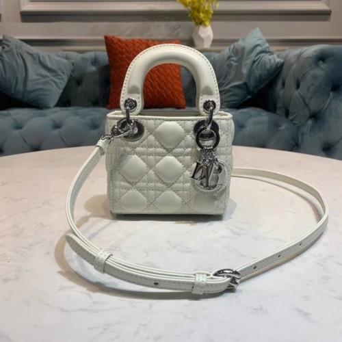 BOLSO MICRO LADY DIOR Piel de cordero Cannage escarlata S0856O blanco y plata