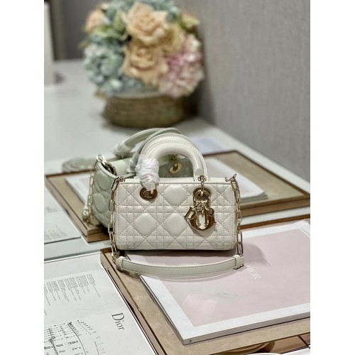 BOLSO MINI DIOR LADY D-JOY Piel de cordero Cannage M0540ONG blanco