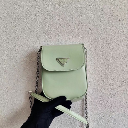 Prada Minibolso de piel cepillada 1BH185 verde claro