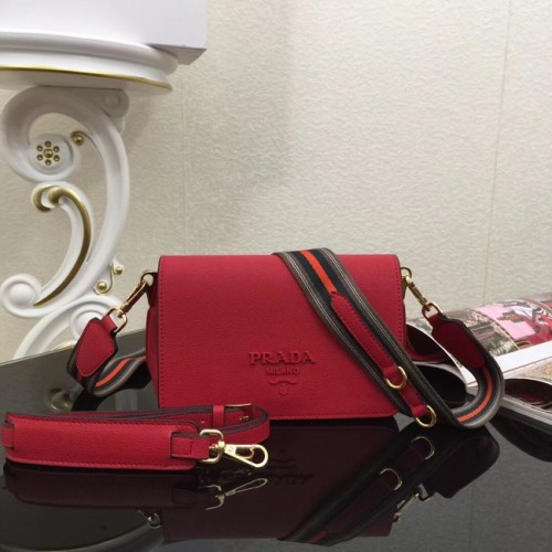 Prada Bolso bandolera de piel de becerro 66133 rojo