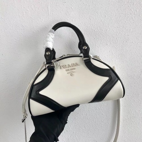Bolso tote de piel de becerro Prada 1BD071 blanco y negro
