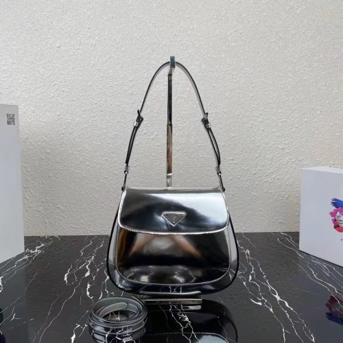 Prada Cleo bolso de hombro de cuero cepillado con solapa 1BH2755 plata