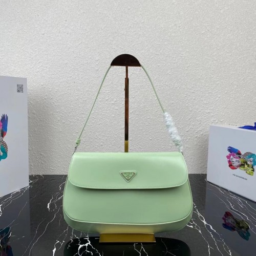 Bolso de hombro Prada Cleo de piel cepillada con solapa 1BH276 verde