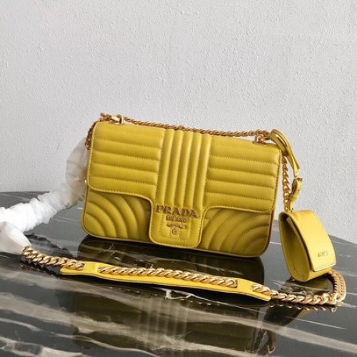 Prada Diagramme bolso mediano de piel 1BD108 amarillo