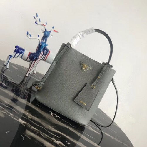 Prada Bolso doble de piel Saffiano 1BA212 gris