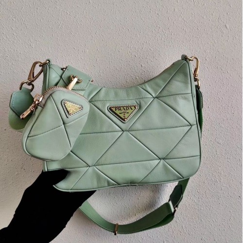 Bolso de hombro Prada Gaufre de napa 1BC151A verde claro