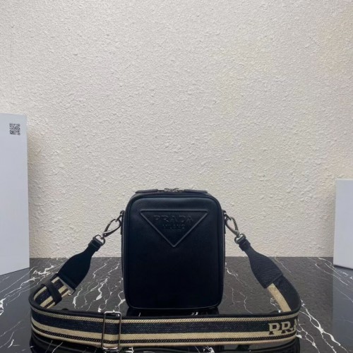 Prada Bolso de piel con bandolera 2BQ354 negro