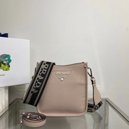Mini bolso de hombro Prada en piel 1BH191 rosa