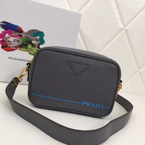 Prada Bolso bandolera en piel 1BH093 gris