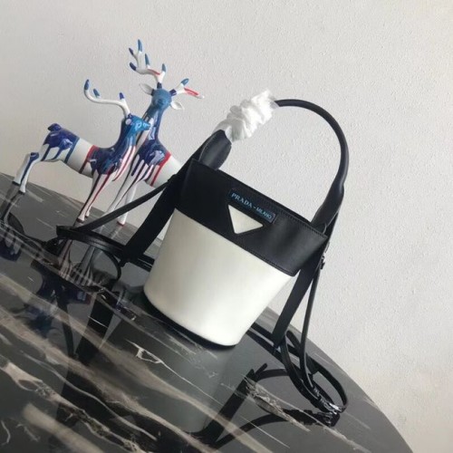 Prada Margit bandolera de piel 1BE015 Blanco y negro