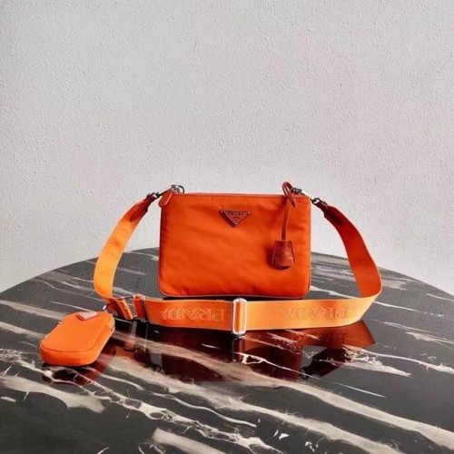 Bolso de hombro Prada Nylon Re-Edition 2000 1BH046 naranja