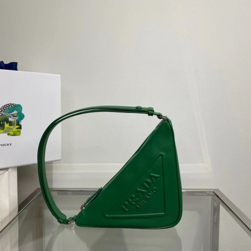 Prada Bolso de mano acolchado en piel de napa 1BE003 verde