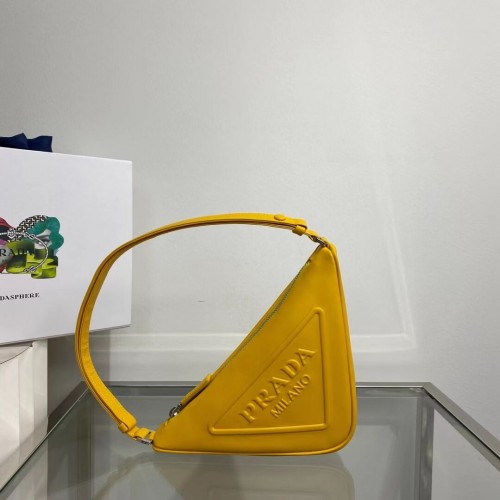 Prada Bolso de mano acolchado en piel de napa 1BE003 amarillo