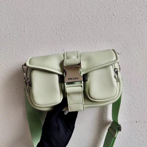 Bolso Prada Pocket de nailon y piel cepillada 1BD295 verde