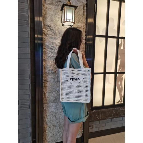 Prada Bolso tote de rafia 1CH393 blanco