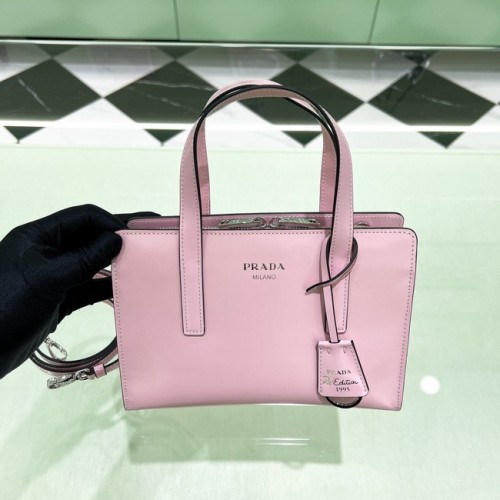 Prada Re-Edition 1995 bolso de hombro pequeño de piel cepillada 1BA357 rosa