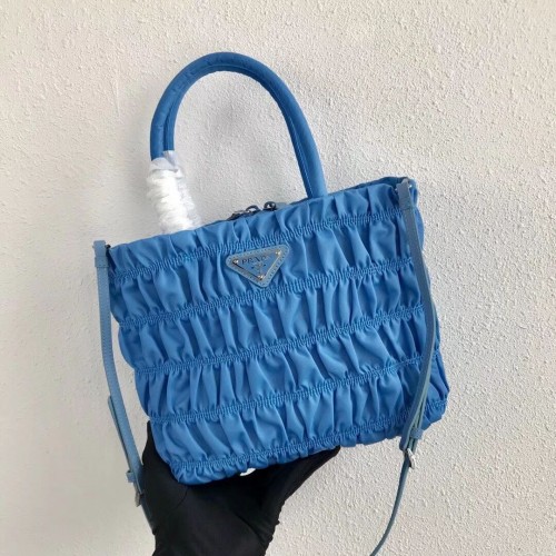 Bolso tote Prada Re-Edition nylon 1BG321 azul claro