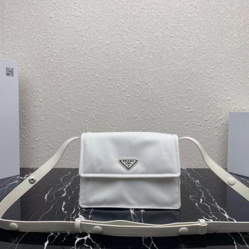 Bolso de hombro Prada Re-Nylon y napa 1BM313 blanco