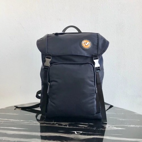 Mochila Prada Re-Nylon 2VZ135 negro y naranja