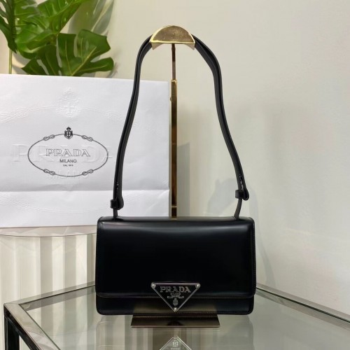 Prada Cleo bolso de hombro de cuero cepillado 1BN321 negro