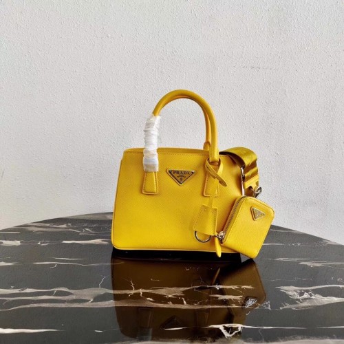 Minibolso Prada de piel Saffiano 1BA296 amarillo