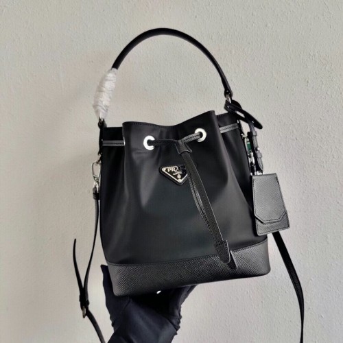 Minibolso de hombro Prada en piel Saffiano 1AE055 negro