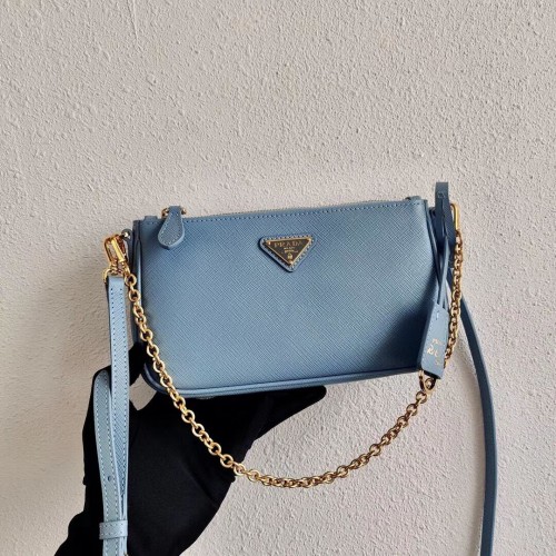 Minibolso de hombro Prada de piel Saffiano 2BH171 azul cielo