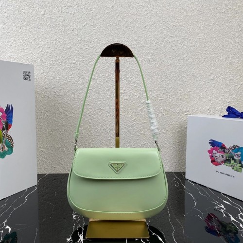 Bolso de hombro Prada en piel Saffiano 2BD311 verde