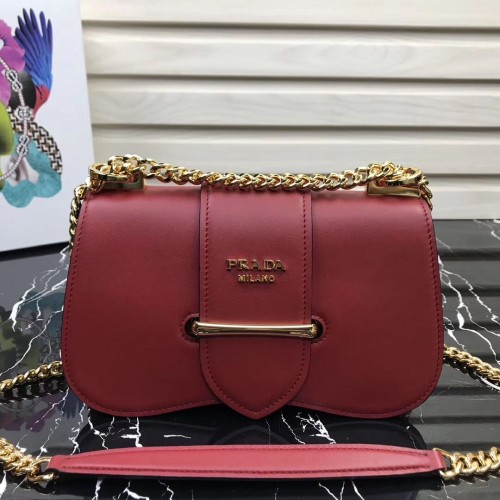 Bolso de hombro Prada Sidonie en piel 1BD184 Vino