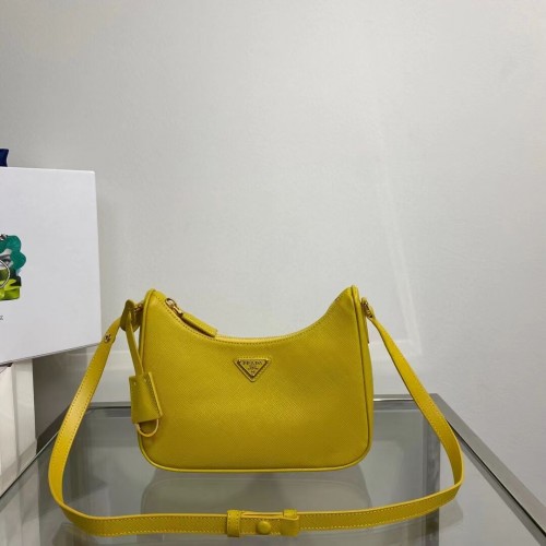 Prada Bolso de hombro pequeño de piel Saffiano 1BD330 amarillo