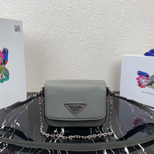 Prada Bolso de hombro pequeño de piel cepillada 1BA263 gris