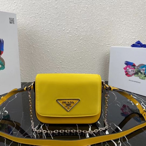 Prada Bolso de hombro pequeño de piel cepillada 1BA263 amarillo