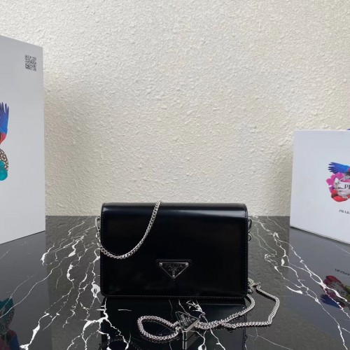 Prada Bolso de hombro pequeño de piel cepillada 1BH307 negro