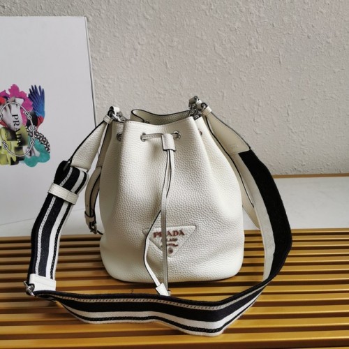 Bolso de hombro Prada en piel 1BE060 blanco