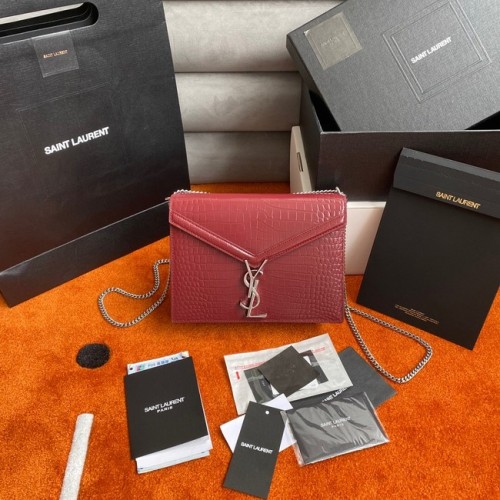 SAINT LAURENT BOLSO CASSANDRA MEDIANO CON CADENA DE PIEL BRILLANTE CON GRABADO DE COCODRILO 532750 Burdeos