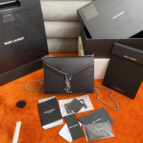 SAINT LAURENT CASSANDRA BOLSO MEDIANO CON CADENA DE PIEL GRABADA GRAIN DE POUDRE 532750 negro