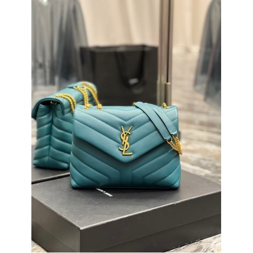 SAINT LAURENT BOLSO PEQUEÑO CON CADENA LOULOU DE PIEL ACOLCHADA Y 494699 verde
