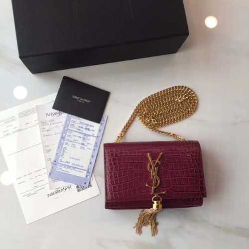 SAINT LAURENT Bolso de hombro pequeño Monogram Kate de piel repujada de cocodrilo 354120 fucsia